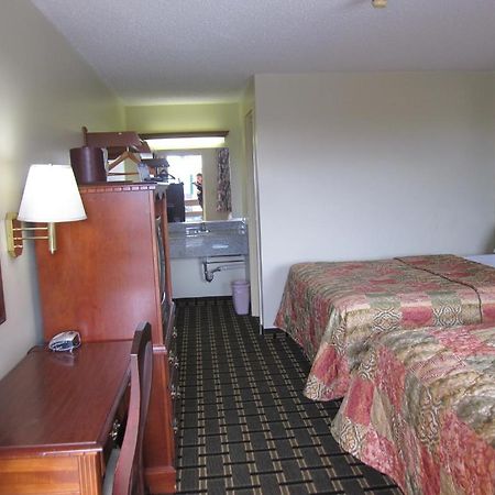 Hospitality Inn Bowmansville Стая снимка
