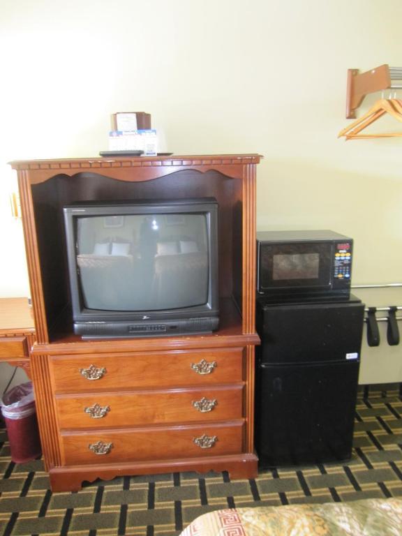 Hospitality Inn Bowmansville Стая снимка