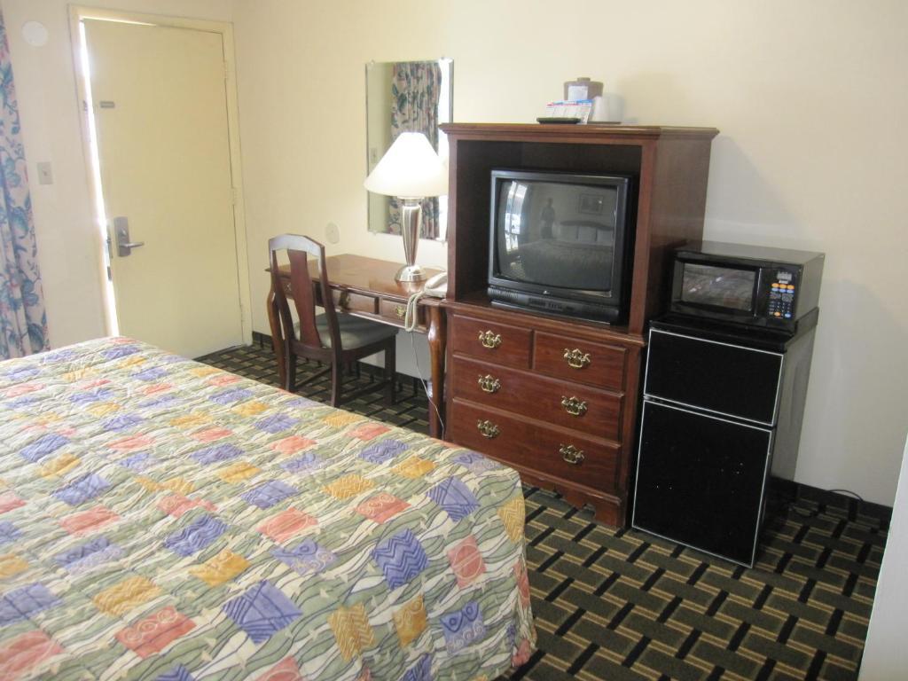 Hospitality Inn Bowmansville Стая снимка