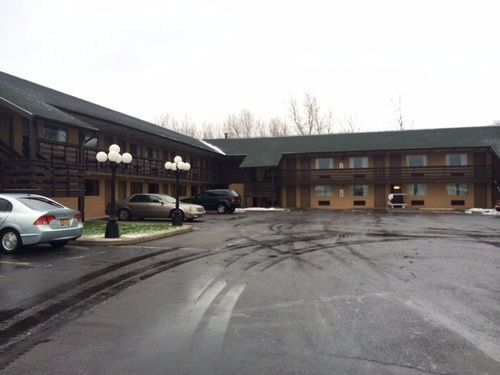 Hospitality Inn Bowmansville Екстериор снимка